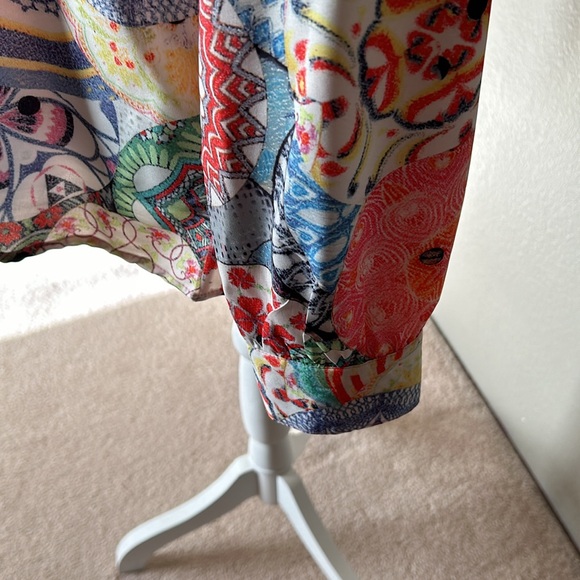 Women’s multi color printed blouse, size large - Picture 3 of 5